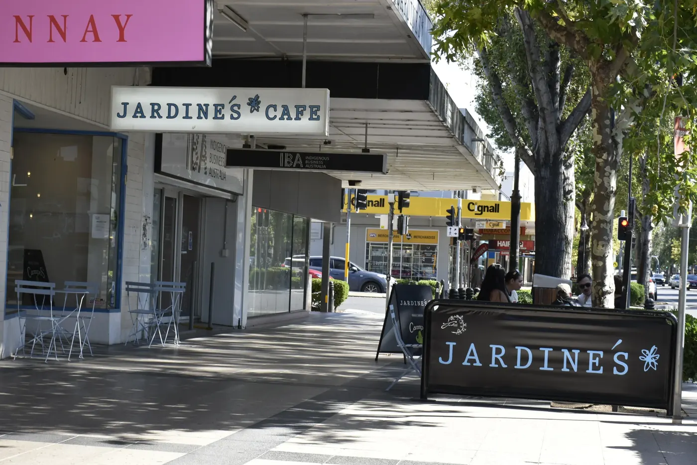 Jardine’s on Baylis Street with its sign and footpath tables